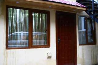 Мини-отель Kipiani Guest house Тбилиси Cемейный номер с собственной ванной комнатой-7