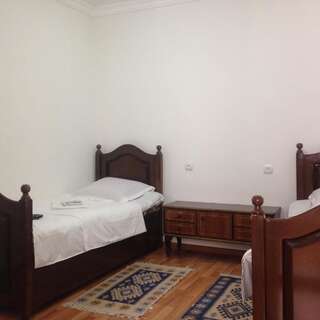 Мини-отель Kipiani Guest house Тбилиси Бюджетный двухместный номер с 2 отдельными кроватями-4