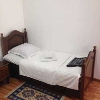 Мини-отель Kipiani Guest house Тбилиси Просторный двухместный номер с 2 отдельными кроватями-2
